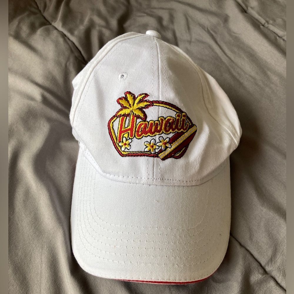 White Hawaii threaded baseball cap